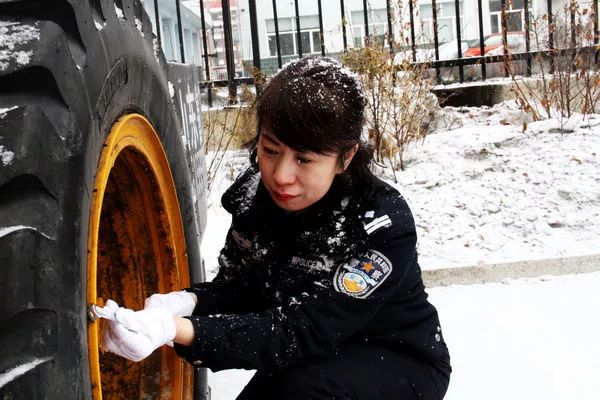 给警察发自拍,发警察服自拍照文案