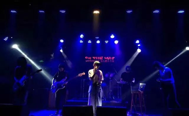 玩数摇的乐队不仅数学好，很可能还是个话唠