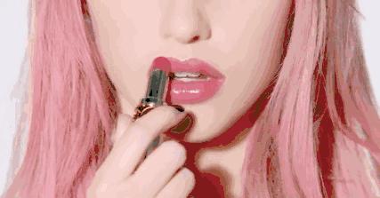 嘴唇一直干裂脱皮使嘴唇变丑,冬季嘴唇开裂最快的解决方法