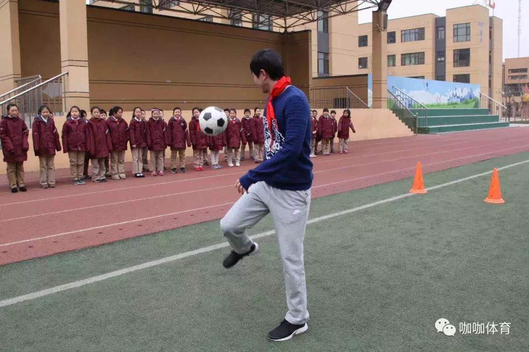 这所学校建成没几年，就被定为全国足球特色学校，厉害了！