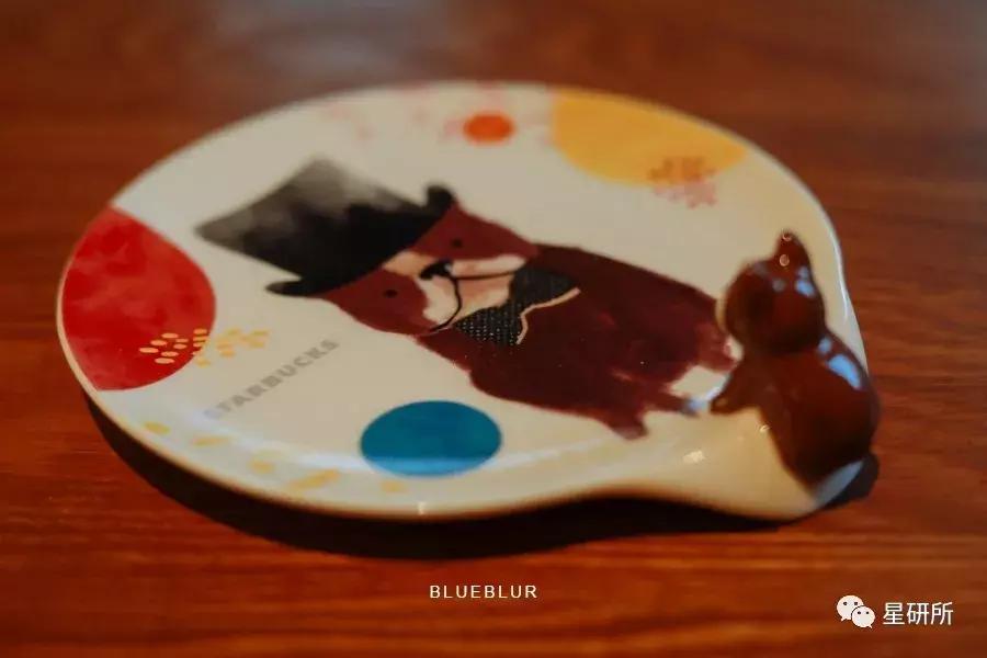 星巴克又来抢钱了，一大波柯基正在向你跑来！然而这还不是全部……