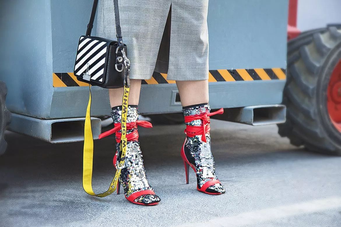 小熊袜怎么搭配好看,袜子小腿袜如何搭配好看