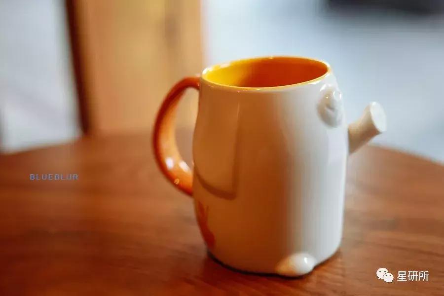 星巴克又来抢钱了，一大波柯基正在向你跑来！然而这还不是全部……