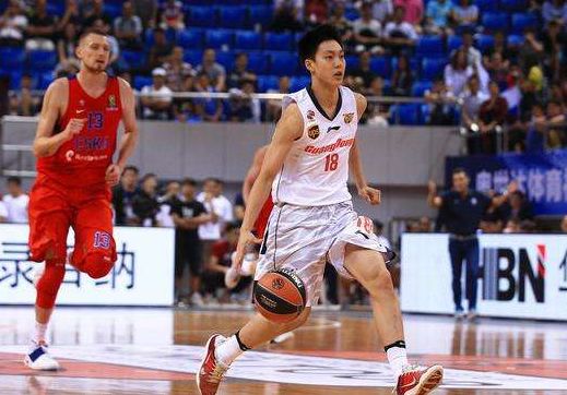 6岁爱上篮球19岁征战CBA第八位*疆新**籍国手的追梦之旅