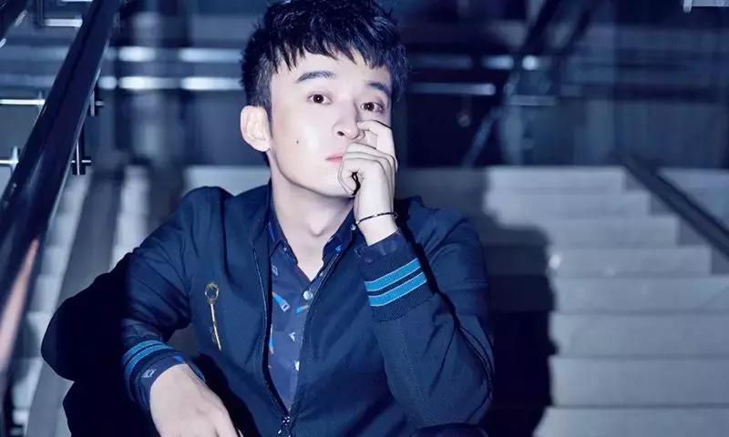 都说他含着娱乐圈金汤勺出生，董子健却说“我只是不愿说忧愁”