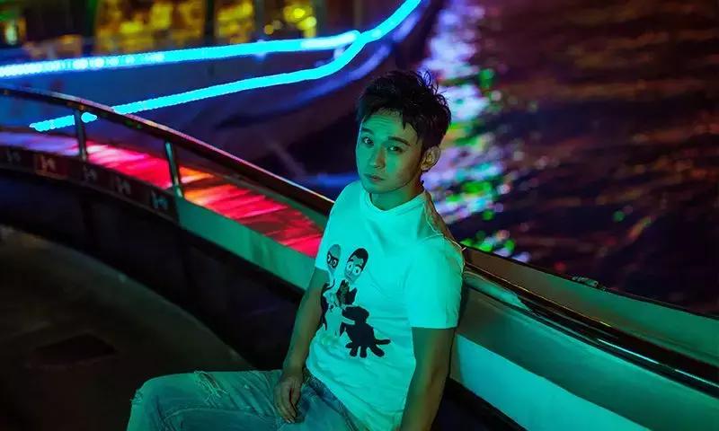 都说他含着娱乐圈金汤勺出生，董子健却说“我只是不愿说忧愁”