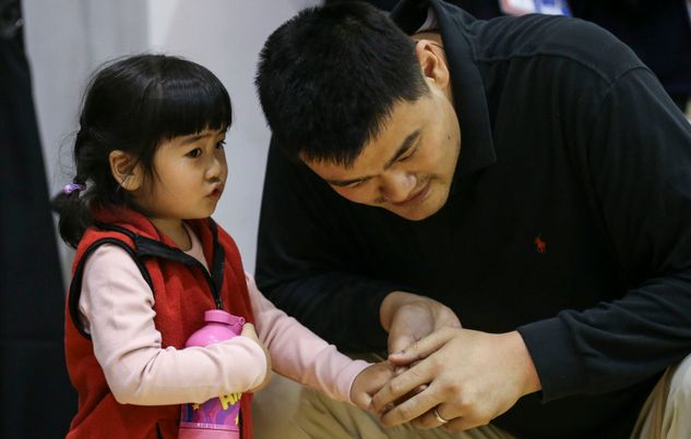 她们都是中国当红明星,却选择在国外偷生孩子,星二代成了外国人