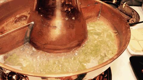 大连吃的美食推荐铜火锅,大连最好吃酸菜铜火锅