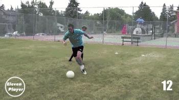 足球运球过人的方法及技巧,足球五人制过人小技巧简单