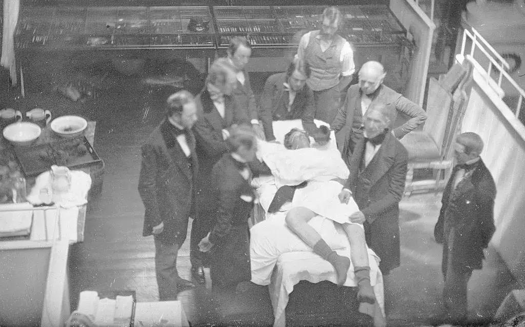 11位*奴女**5年遭受近50次痛苦手术，却成就了他“妇科之父”的荣耀