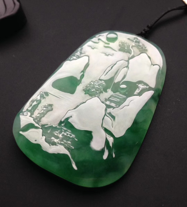 花朵造型的吊坠寓意,水滴造型吊坠寓意