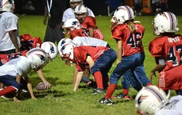 美式橄榄球为什么叫football,football是美式橄榄球吗