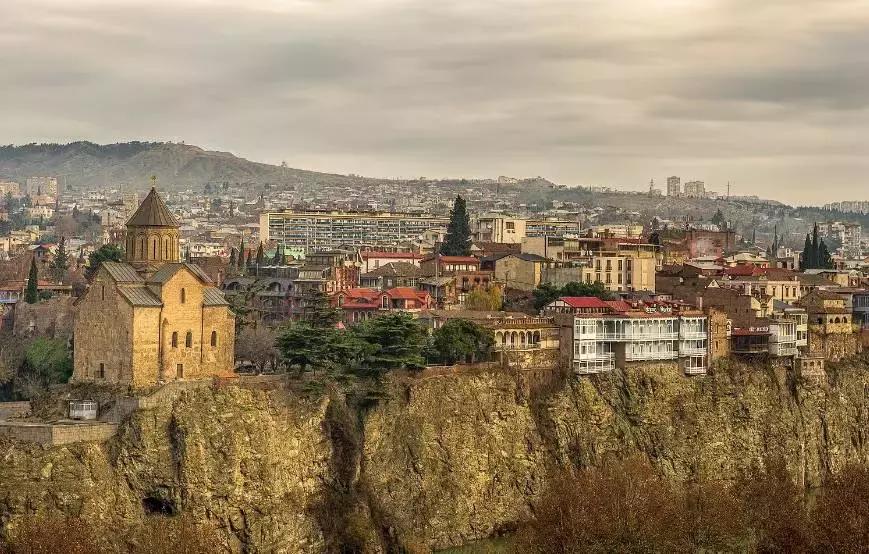 这个极具欧式风情的亚洲国家，景点几乎免费开放，电子签超方便！