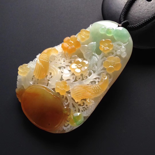 花朵造型的吊坠寓意,水滴造型吊坠寓意