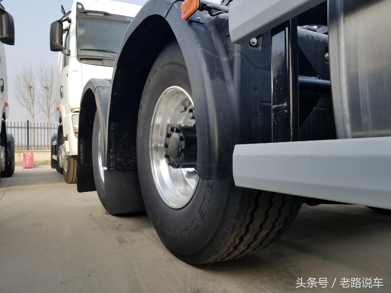 解放新大威后8轮领航版动力多大,新大威是哪个系列的车