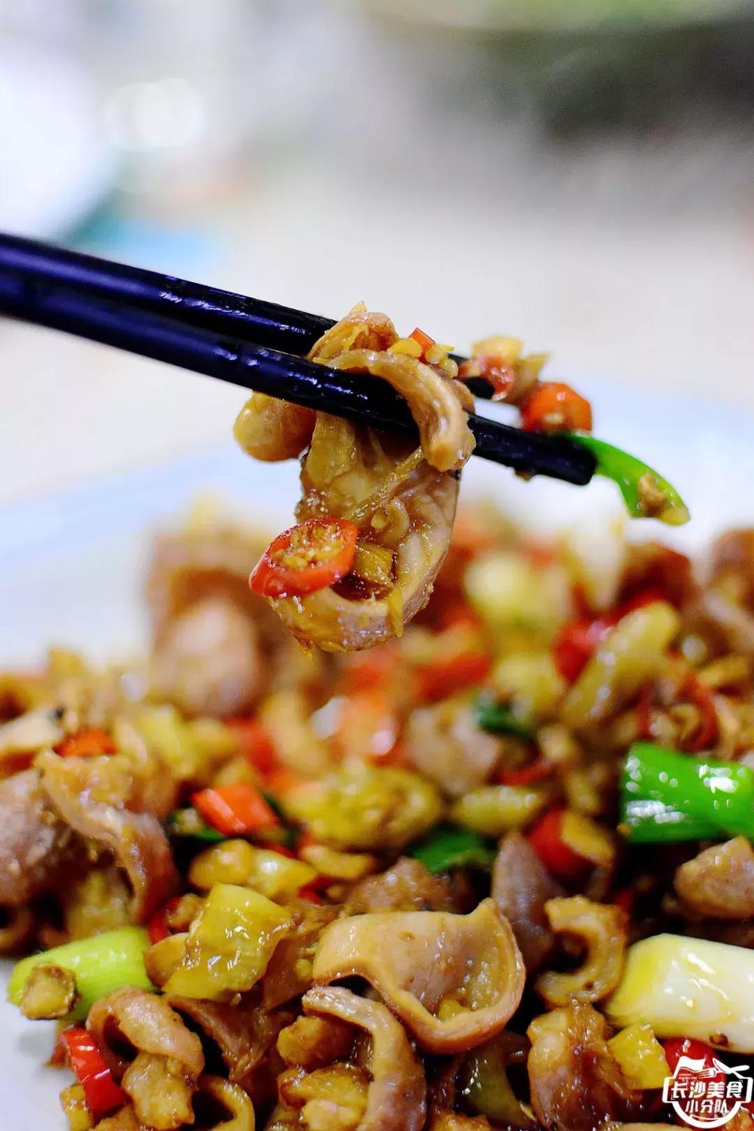 冷醉哒的长沙，城东夜宵聚集地里藏着一碗温暖的湘阴炖肠~