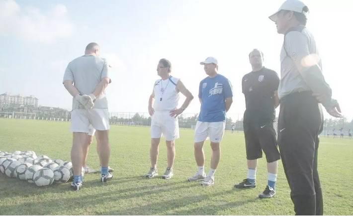 国足怎么才能夺冠呢英文,中国足球赢得世界杯英文