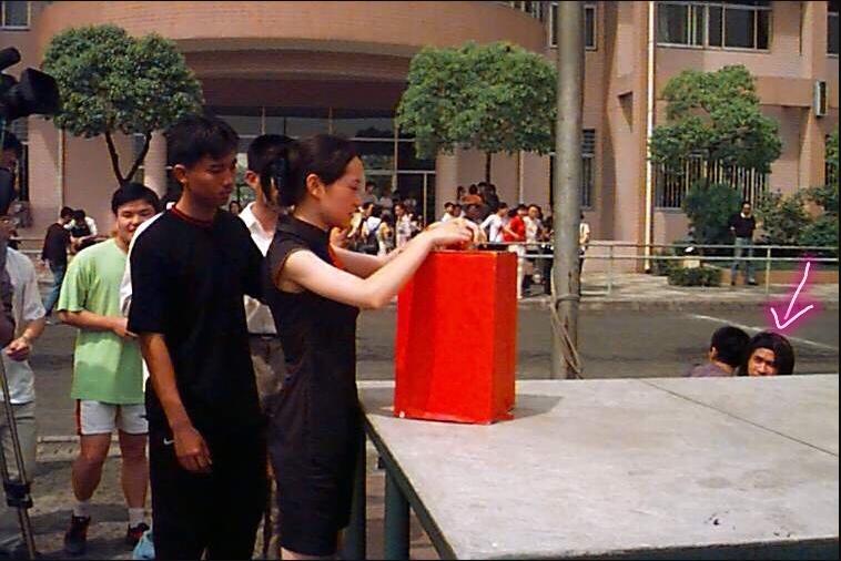 齐达内和韩寒什么关系,韩寒足球被虐