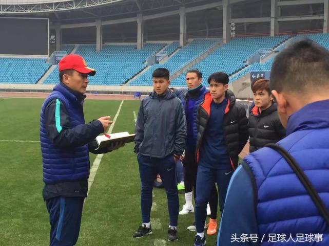 梅西被对手铲球被污蔑,国脚质疑梅西