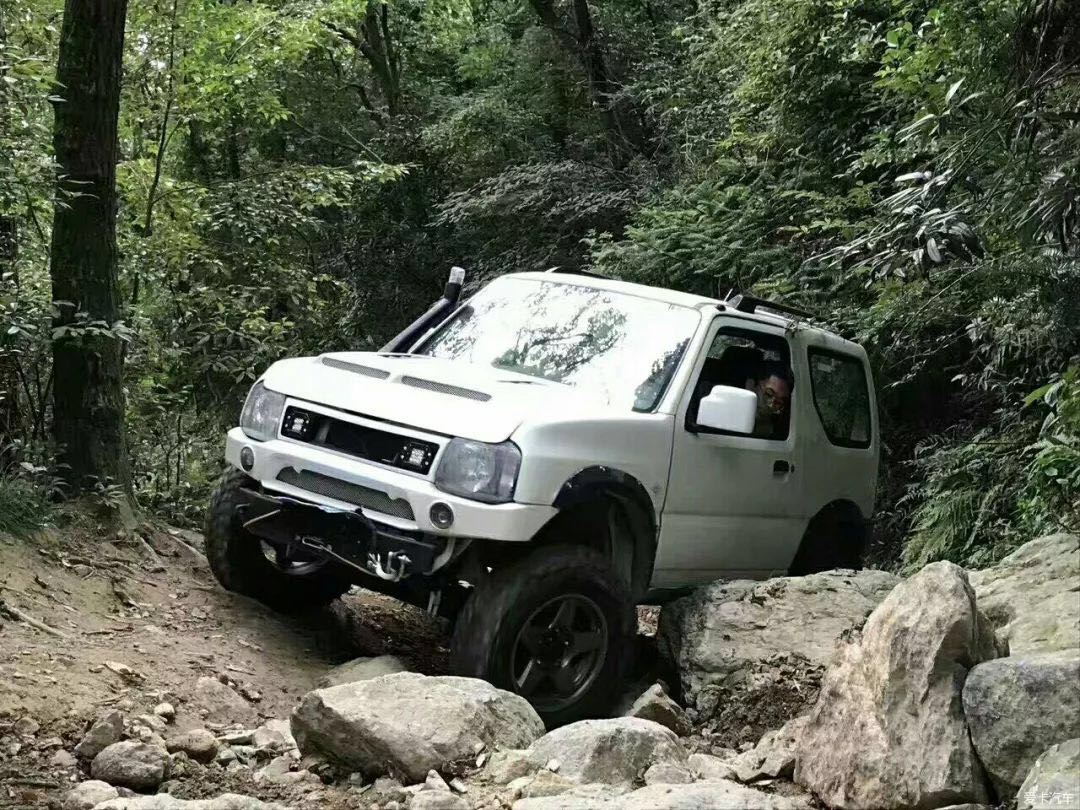 2万多铃木三厢拉力车,2万块的铃木