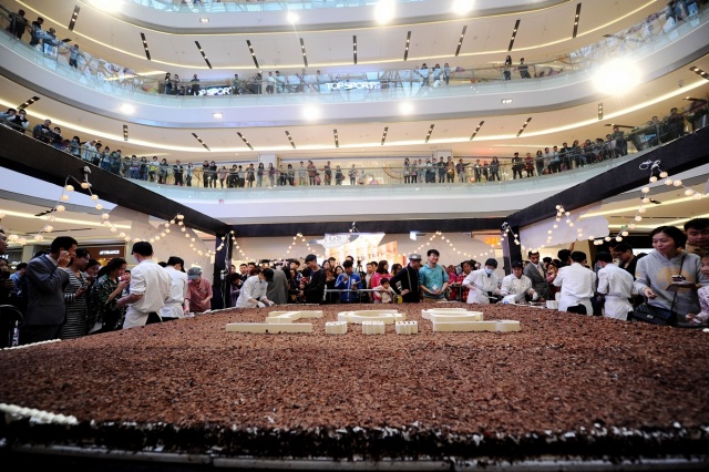 世界最大蛋糕图,最大的黑森林蛋糕