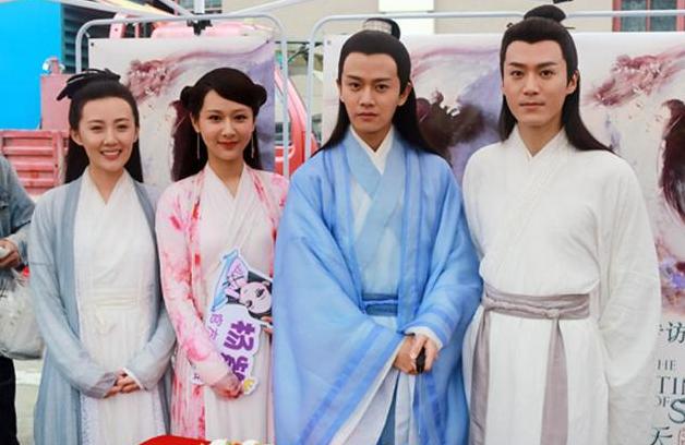 杨紫素颜法令纹明显吗,杨紫法令纹和嘴角纹怎么这么深