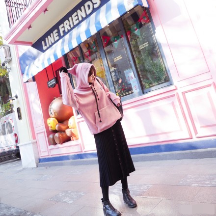 卫衣的七种穿搭马丁靴,时尚穿搭绿色卫衣搭配大码牛仔裤