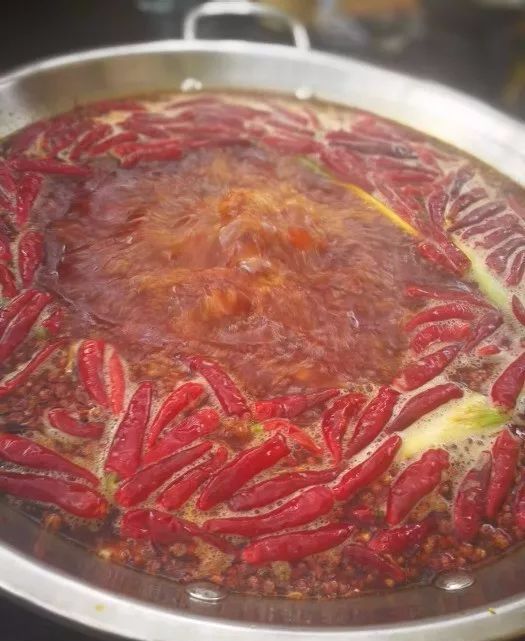 这些不好找的苍蝇火锅,是每个成都人火锅记忆的起点