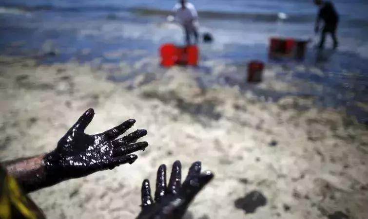 船溢油的后果,海上溢油事故原因分析