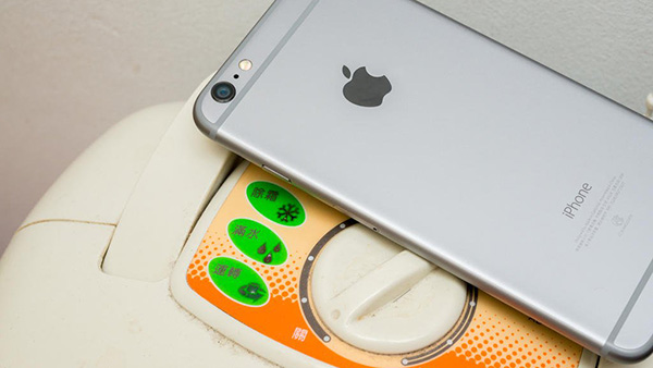 iphone手机掉水里照片怎么弄回来,手机iphone掉河里了正确处理方法