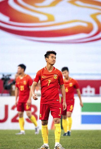 被裁判黑还不够吗?爱国足,这一次我们不黑!