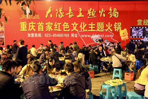 原来广场上做专业展也会做得这样有声有色，一点不比展馆差哟！