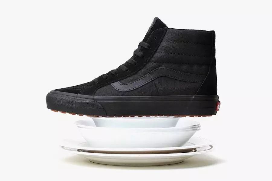 最近很火的红白色球鞋,个性张扬的球鞋