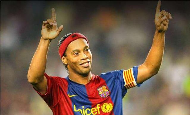 罗纳尔迪尼奥吊射重回诺坎普,03年罗纳尔迪尼奥亮相诺坎普