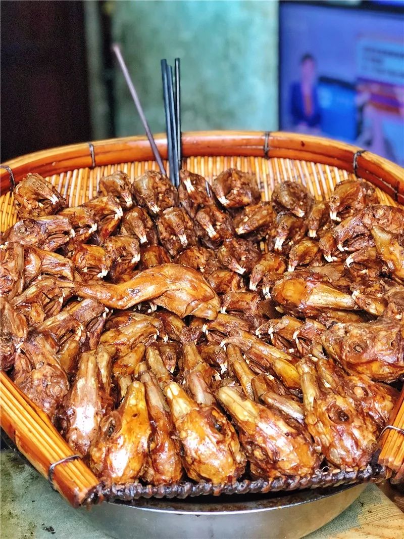 今年指定要买够的年货，七大姑八大姨说完爆双流老妈兔头。