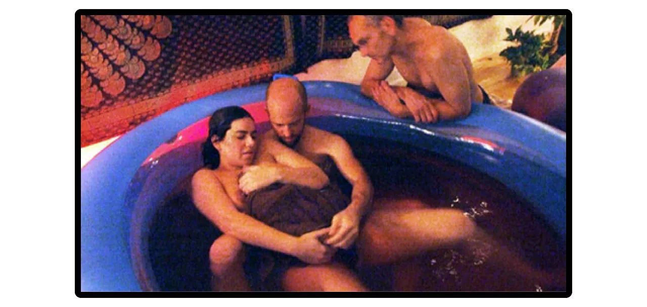 自从我们仨睡一起，再也不用担心吵架冷战了