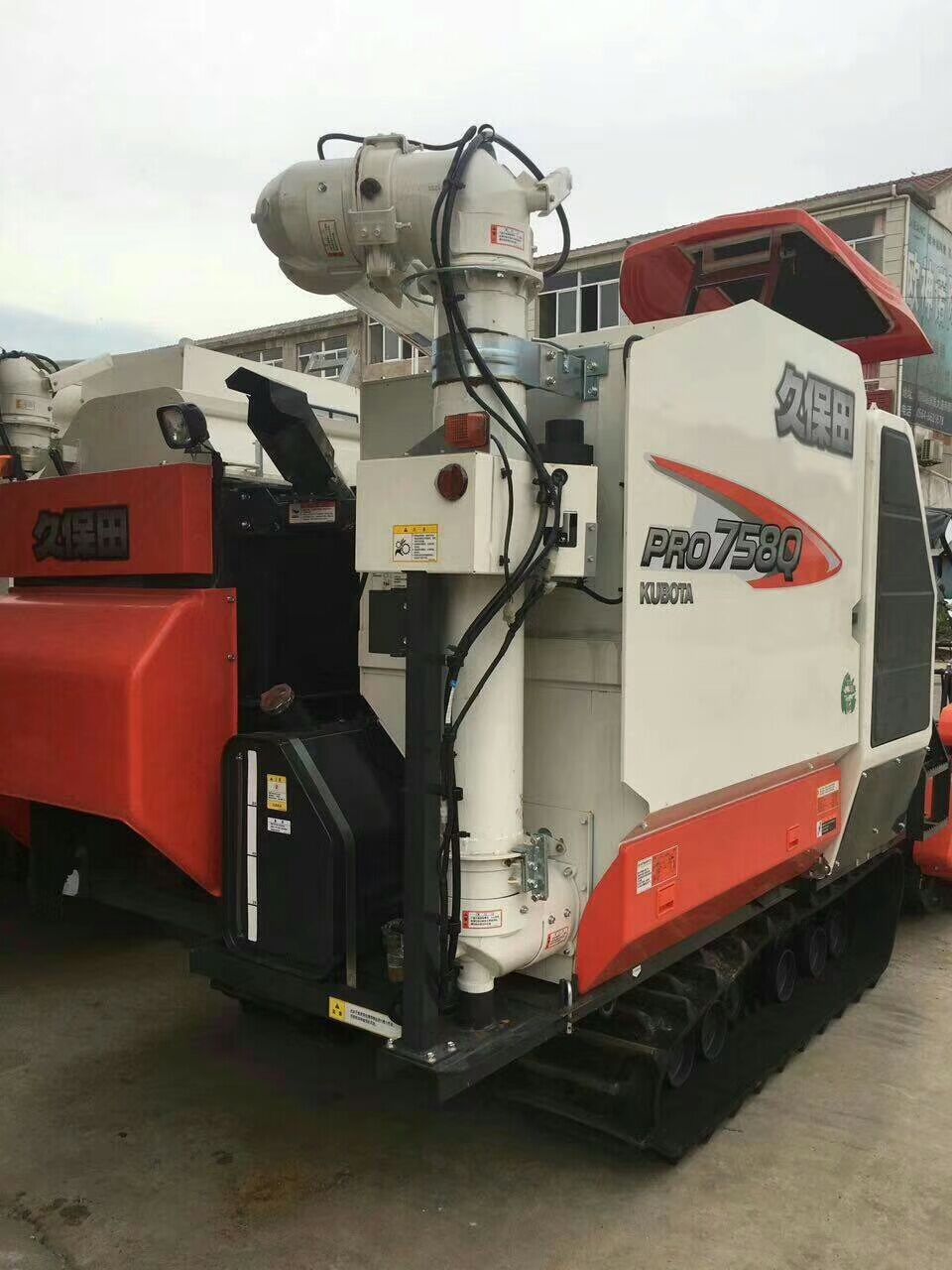 18年二手久保田888收割机多少钱,久保田收割机最新款758