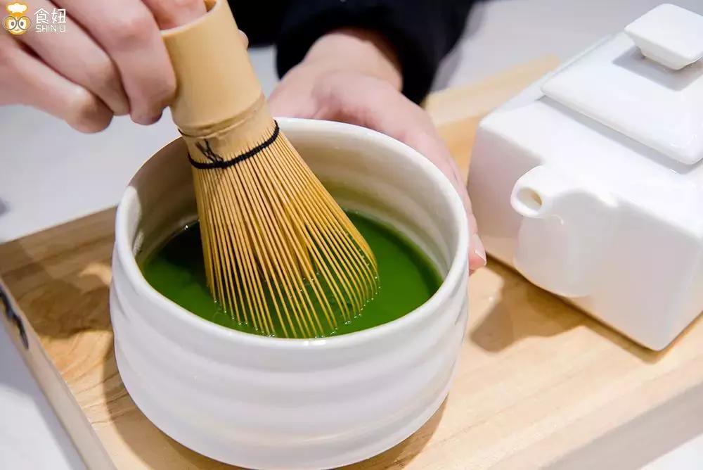 别等下课了,现在就带你去吃抹茶火锅