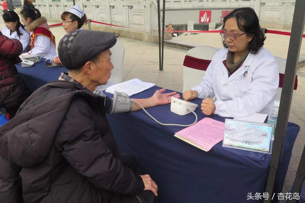 万万没想到,他只是最近爱打哈欠,却在几天后陷入昏迷