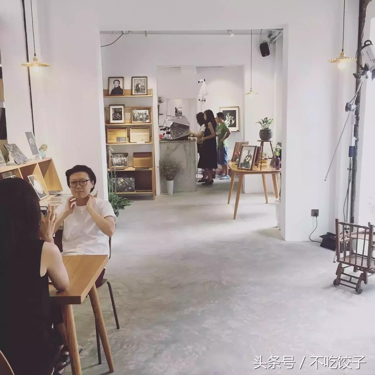 一天只能出2张照片，一张照片要2万，却可以传承100年