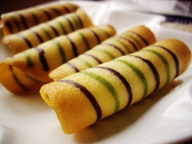 小时候的老式雪花蛋卷,小时候的奶油蛋卷小零食