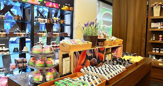 来泰国旅行不知道哪个地方很好玩,去泰国不知道吃什么