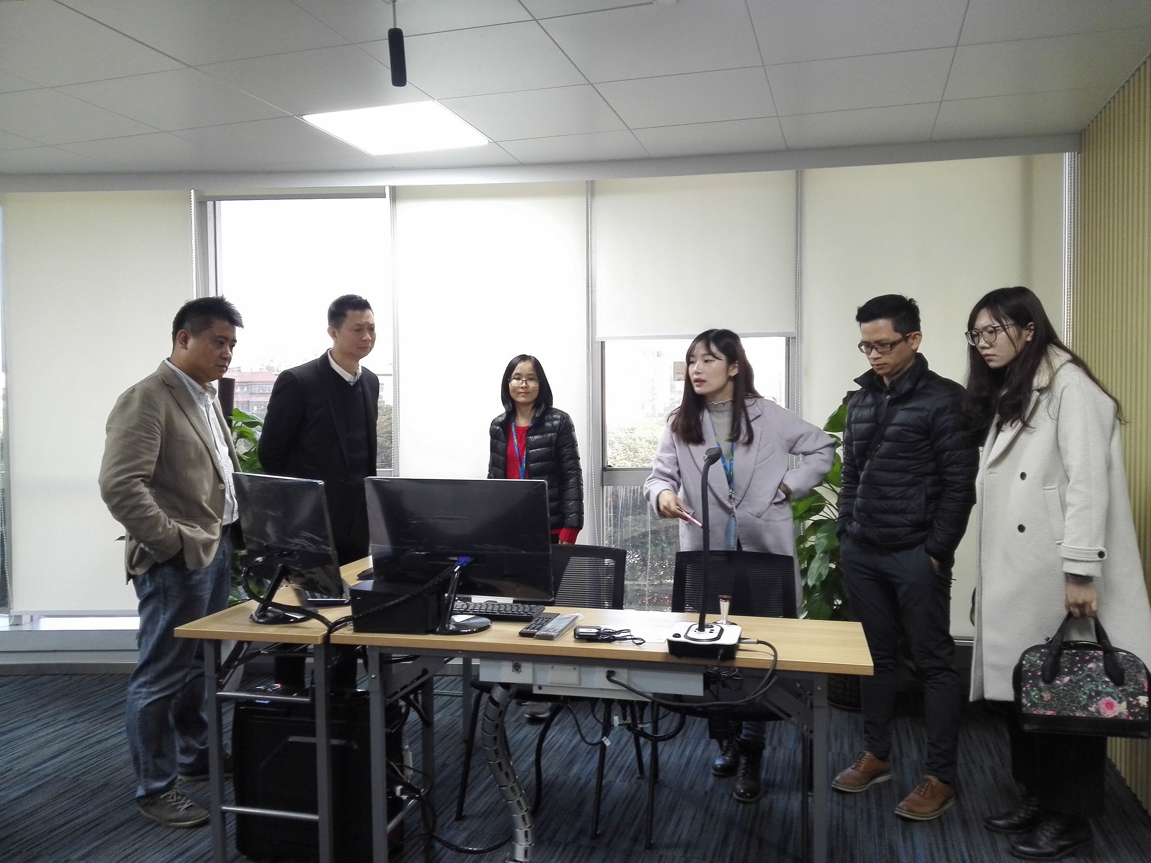 深圳德真科技邀南方教育装备创新产业城参观深圳用户体验创新成果