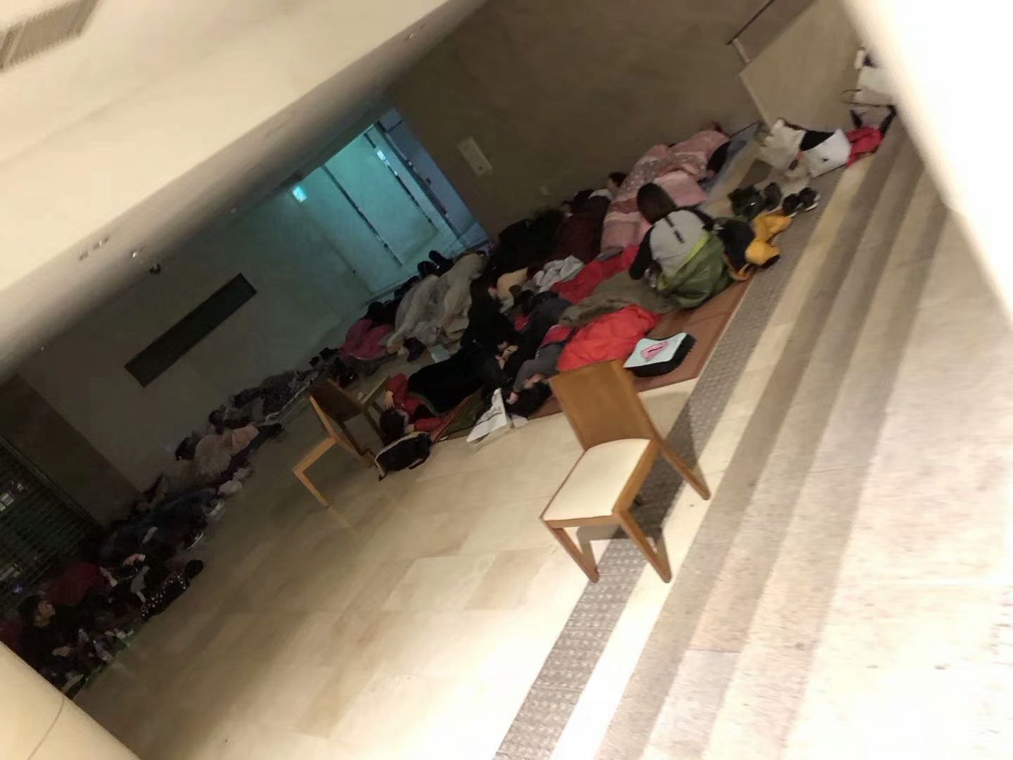 中国游客时隔9月再现韩国免税店,韩国免税店中国游客抢购