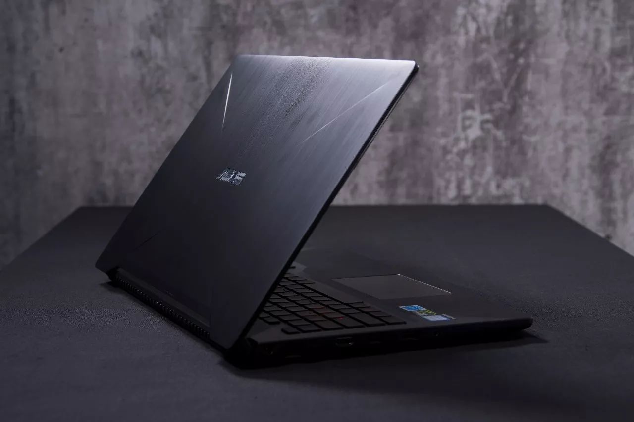 聊一款超高性价比的游戏本,聊一款扩展性强性能激进的商务本