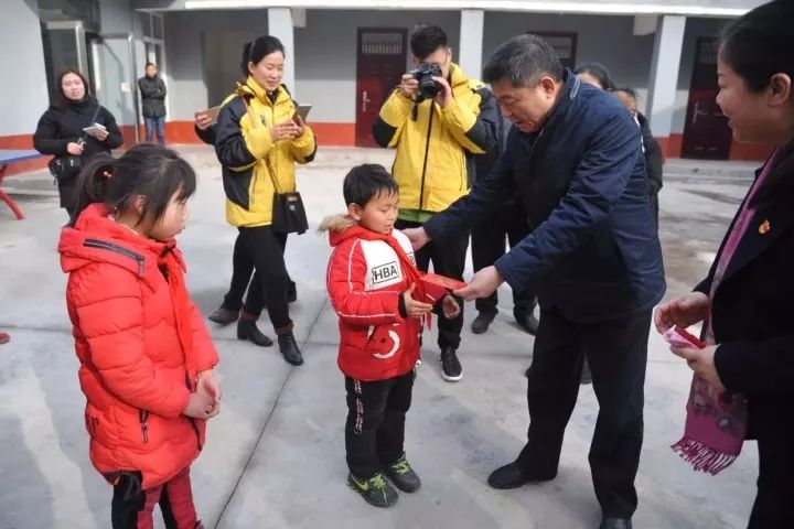 情暖校园爱心传递,校园通讯