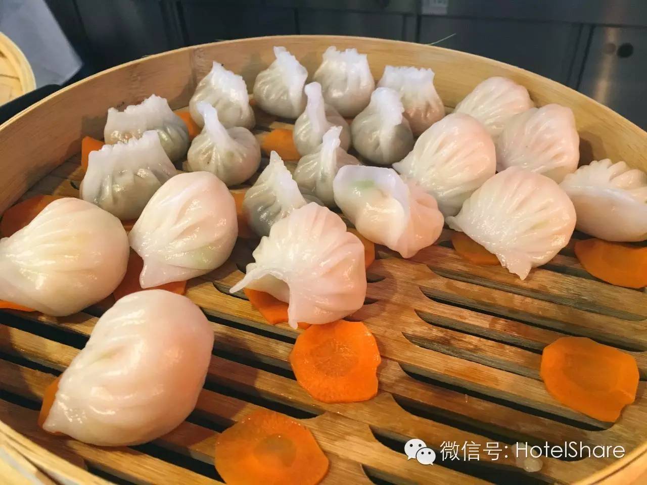 63楼泳池望月、70楼酒吧摘星，广州柏悦|探店首发