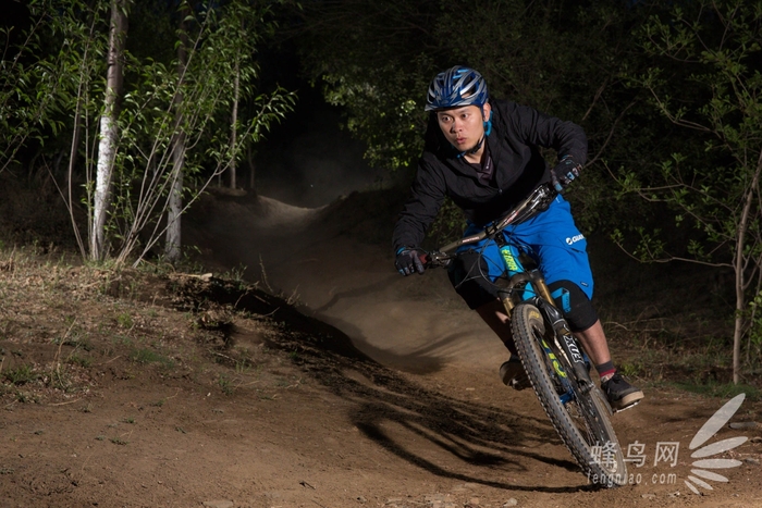 神牛ex600外拍灯用的什么型号电池,雷神之锤降临