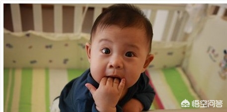 宝宝睡觉一直吃手指哭,不让宝宝吃手就哭怎么办
