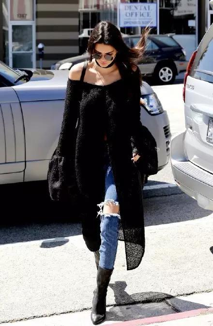 今年最潮弹力破洞微喇牛仔裤,潮流牛仔裤有哪些